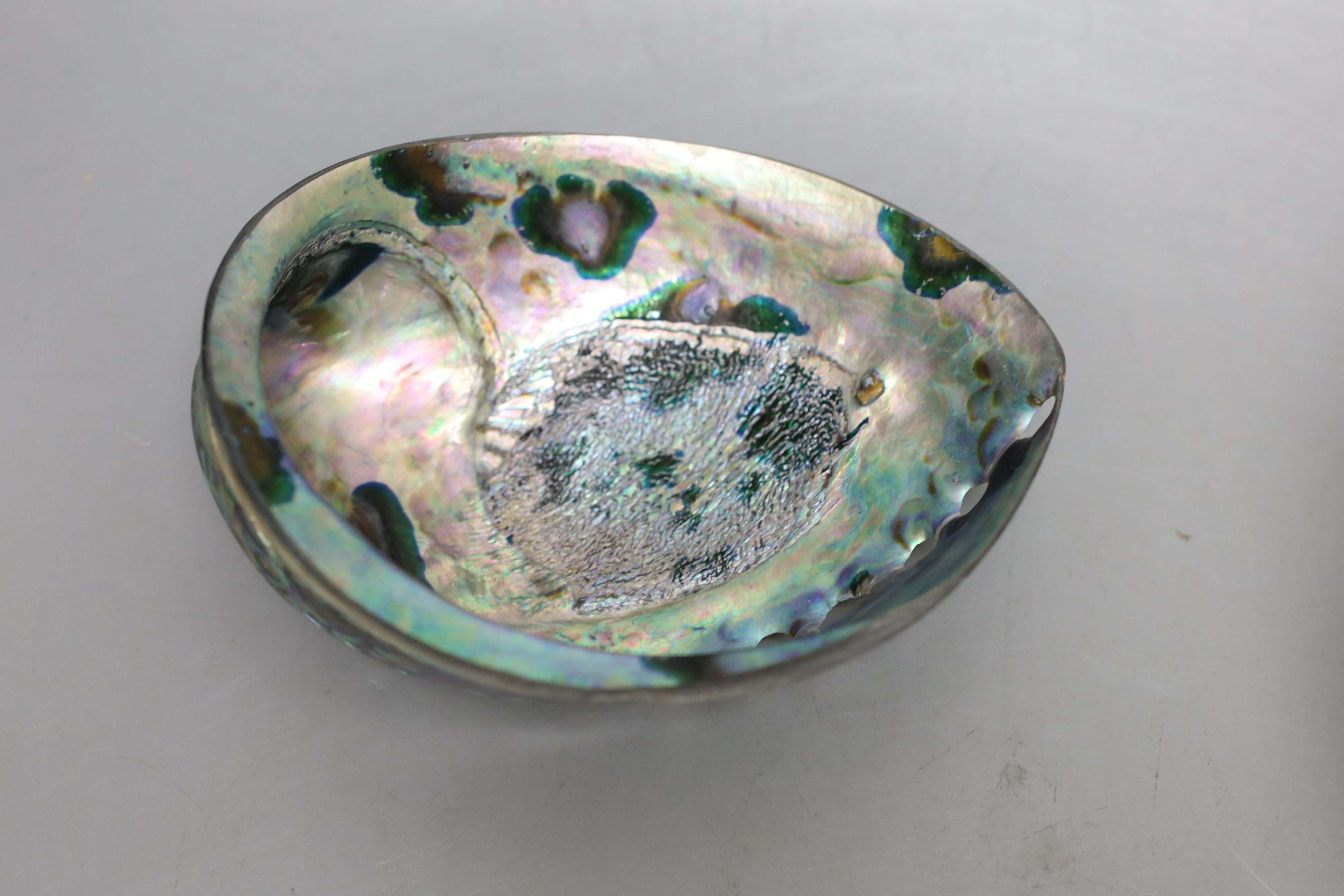 An engraved pearl shell, 22cm, a cylindrical box and bracelet, and two abalone shells